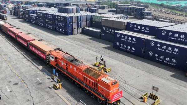 贝思盈配资 中国与中亚共筑新纽带：中吉乌铁路启航，互免签证落地
